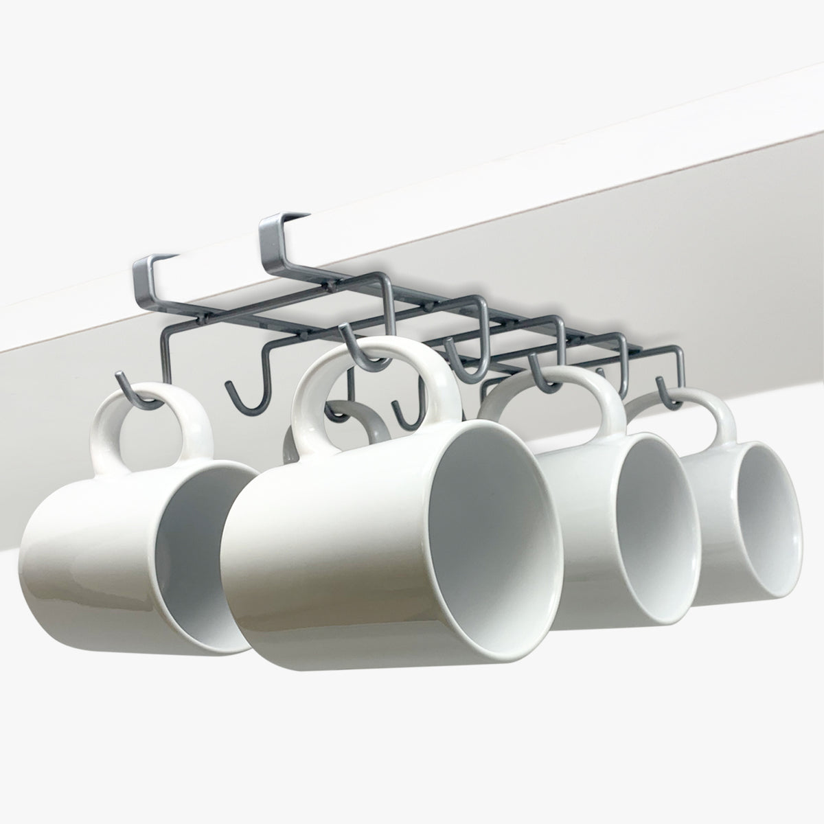 Bekerhouder onder plank