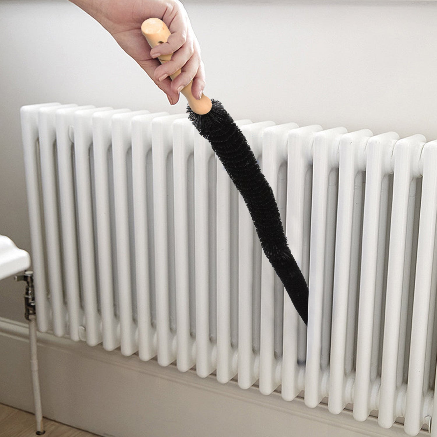 Spazzola per la pulizia del radiatore, lunghezza 120 cm, spazzola per la pulizia forte e flessibile con manico in legno, portata più sottile e lunga, che ottiene spazi ristretti per rimuovere polvere Spazzola per la pulizia del radiatore, lunghezza 120 cm, spazzola per la pulizia forte e flessibile con manico in legno, portata più sottile e lunga, che ottiene spazi ristretti per rimuovere polvere